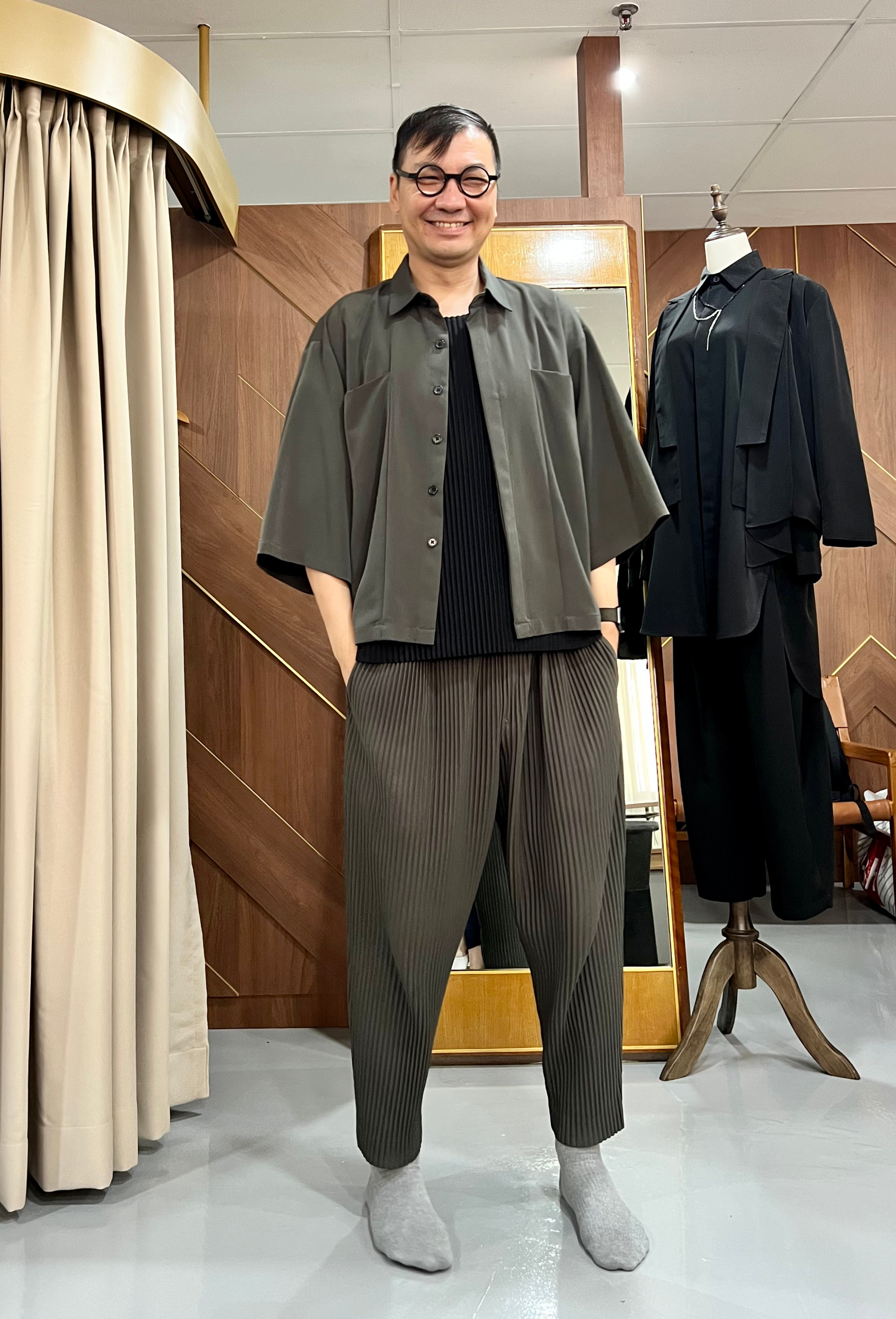 (unisex) Chris Shirt <span>NEW</span>